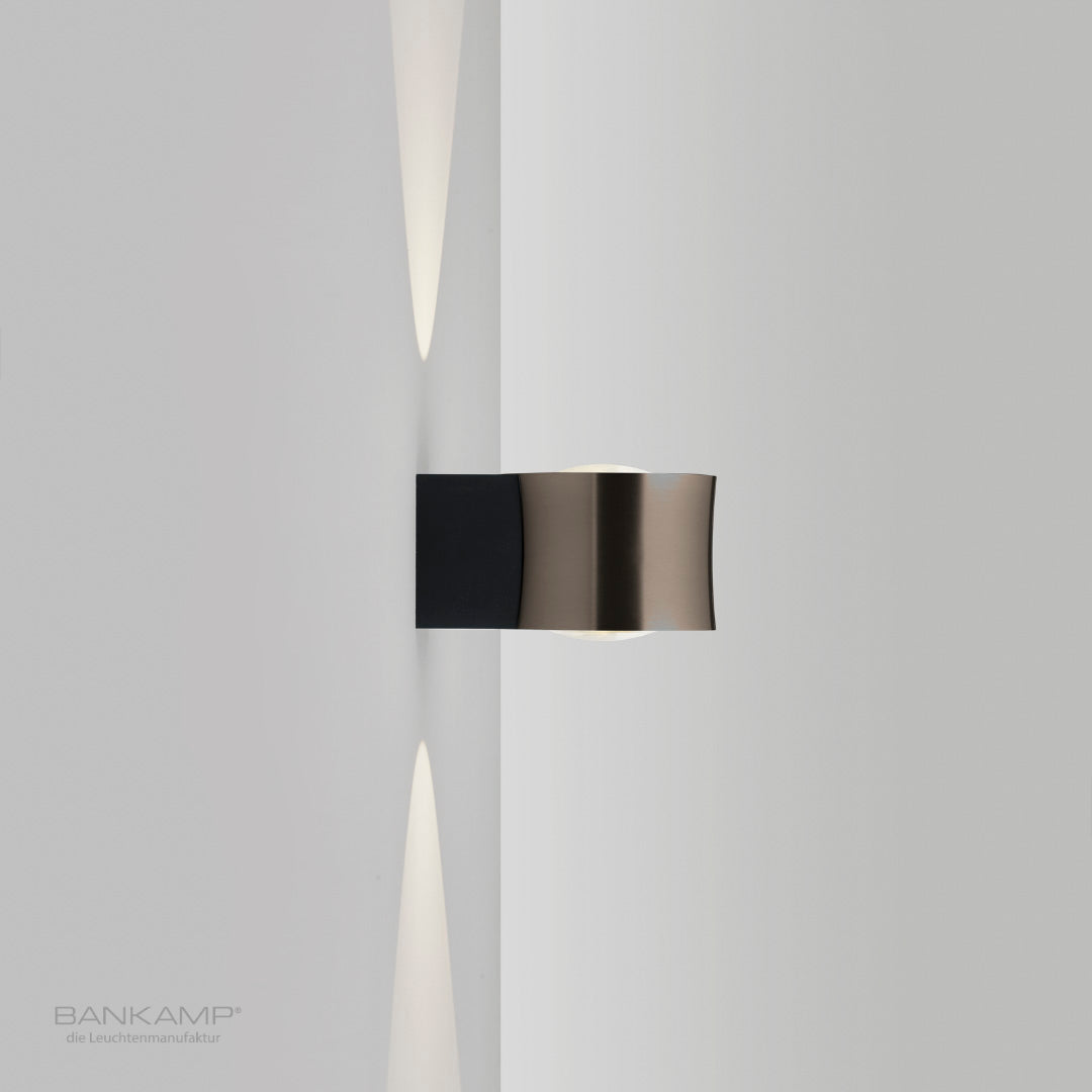Bronze eloxiert, Bankamp-impulse-wandleuchte_Bronze eloxiert.jpg