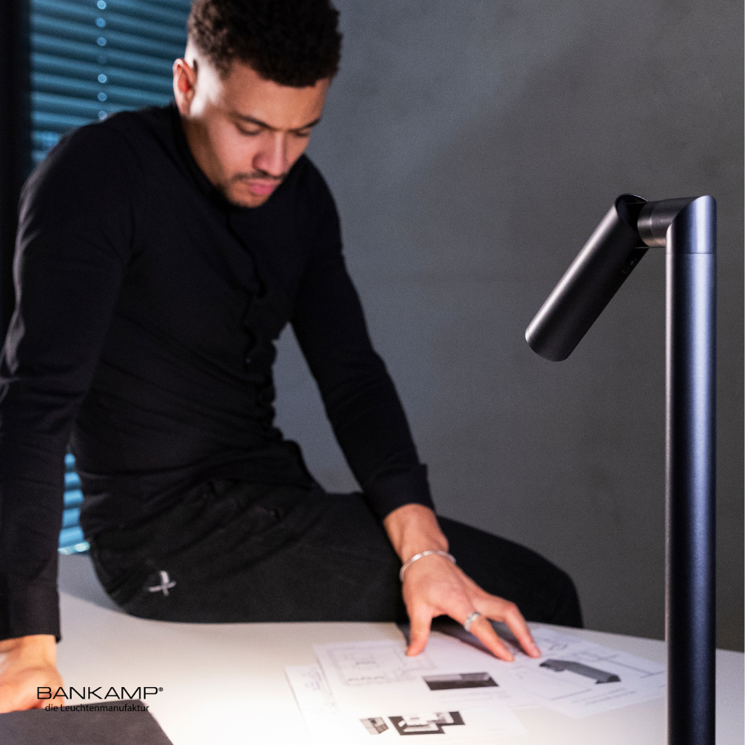 Anthrazit matt eloxiert, Bankamp-point-stehleuchte_Anthrazit matt eloxiert.jpg