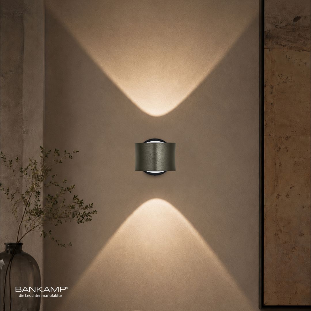 Bronze eloxiert, Bankamp-impulse-wandleuchte_Bronze eloxiert.jpg