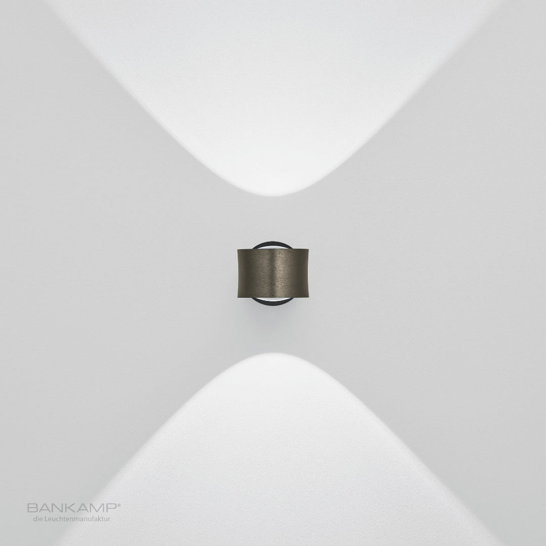 Bronze eloxiert, Bankamp-impulse-wandleuchte_Bronze eloxiert.jpg