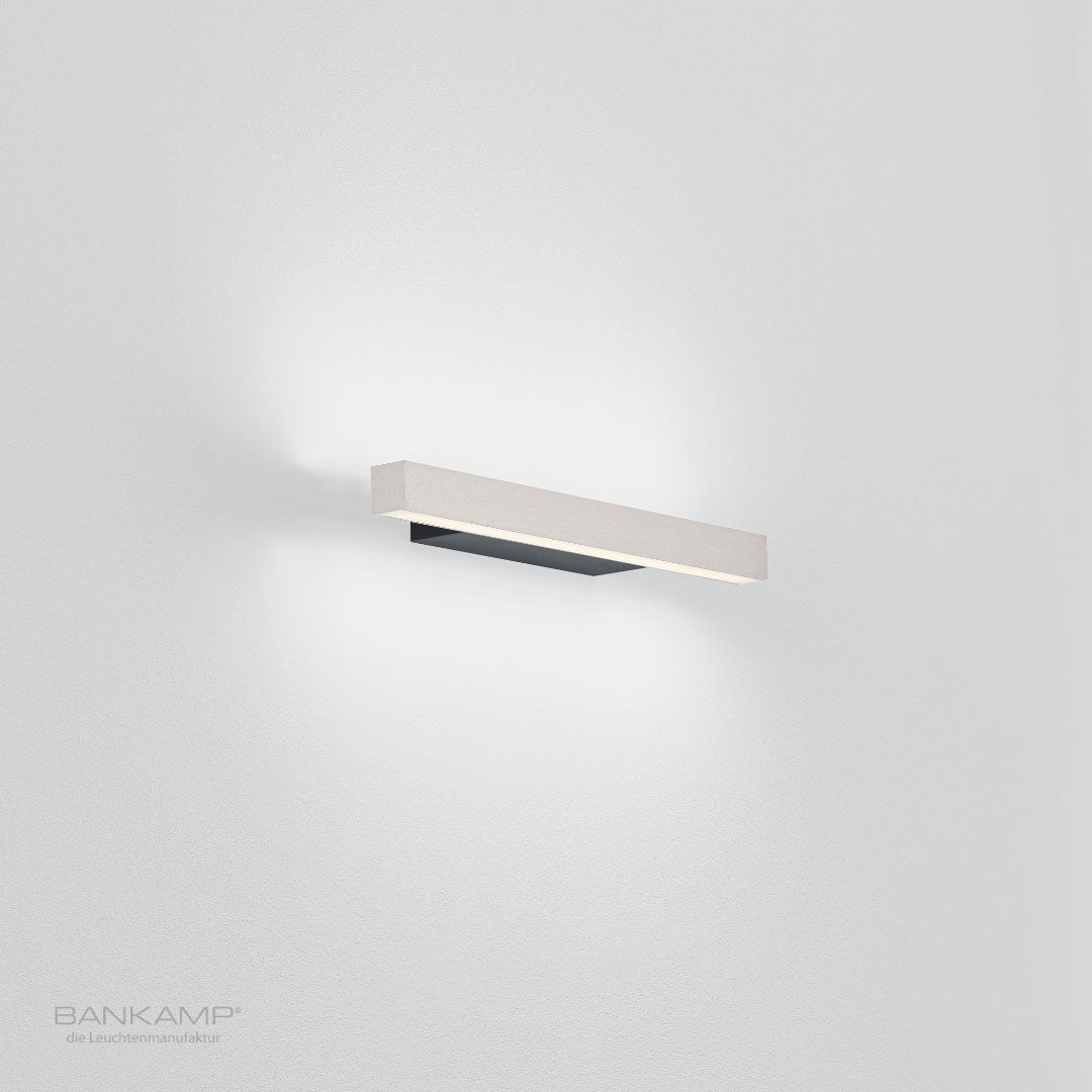 Alu matt, Bankamp-line-wandleuchte_Alu matt.jpg